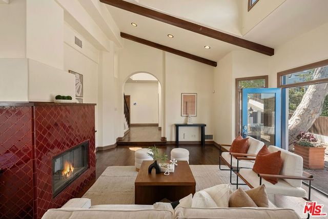 2131 Kew Drive, Los Angeles, CA 90046