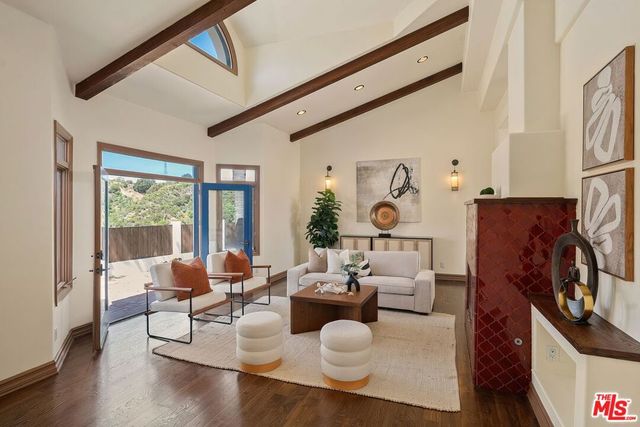 2131 Kew Drive, Los Angeles, CA 90046