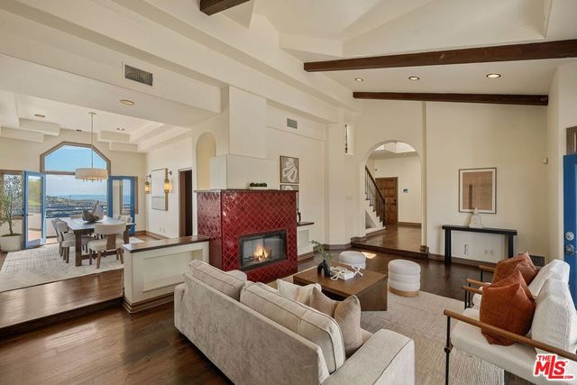 2131 Kew Drive, Los Angeles, CA 90046