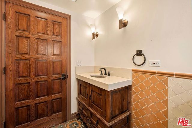 2131 Kew Drive, Los Angeles, CA 90046