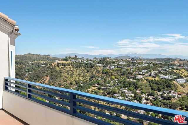 2131 Kew Drive, Los Angeles, CA 90046