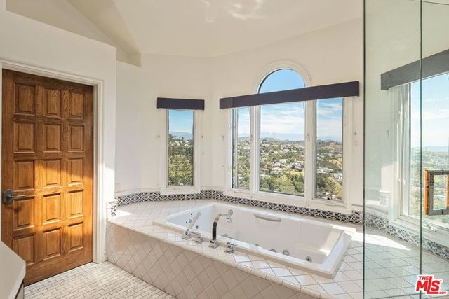 2131 Kew Drive, Los Angeles, CA 90046