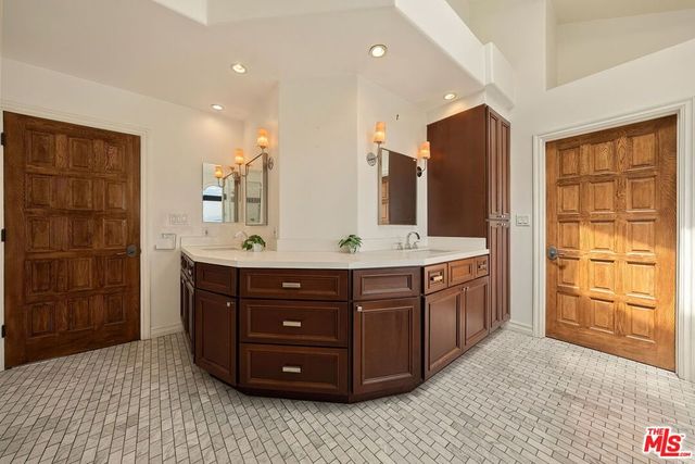 2131 Kew Drive, Los Angeles, CA 90046