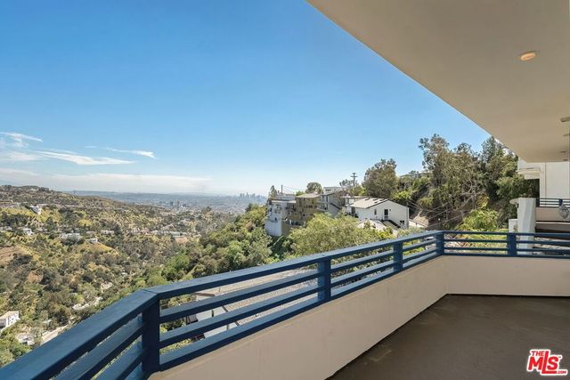 2131 Kew Drive, Los Angeles, CA 90046