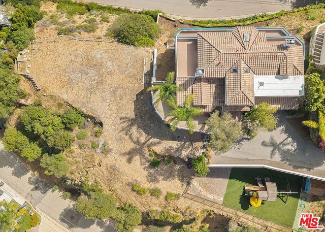 2131 Kew Drive, Los Angeles, CA 90046