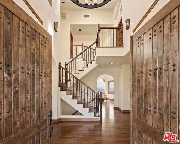 2131 Kew Drive, Los Angeles, CA 90046