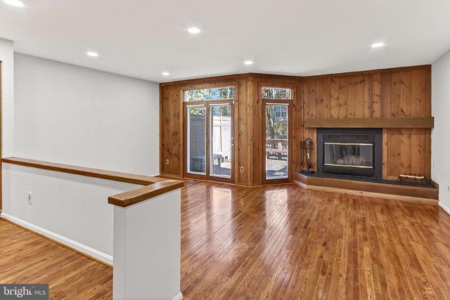 4021 LAKE GLEN RD, Fairfax, VA 22033