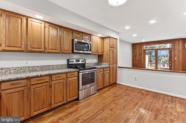 4021 LAKE GLEN RD, Fairfax, VA 22033