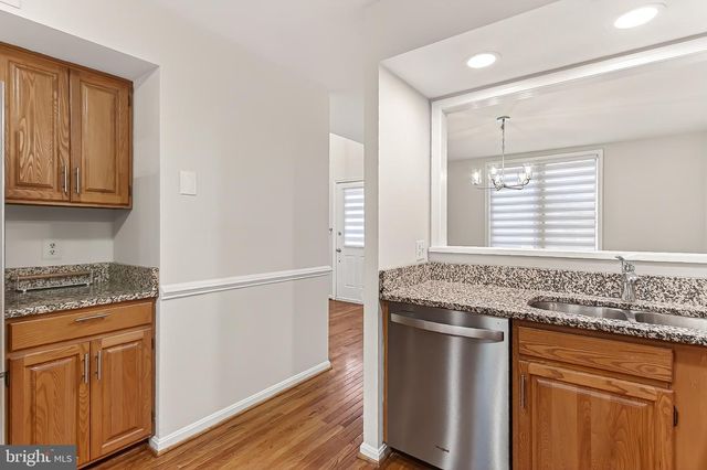 4021 LAKE GLEN RD, Fairfax, VA 22033