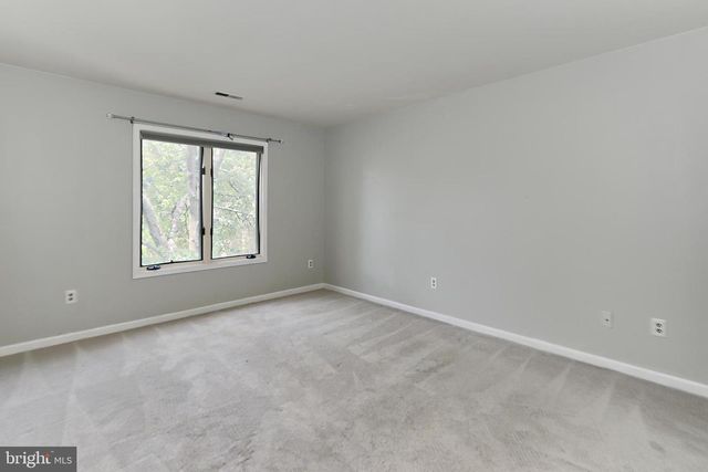 4021 LAKE GLEN RD, Fairfax, VA 22033