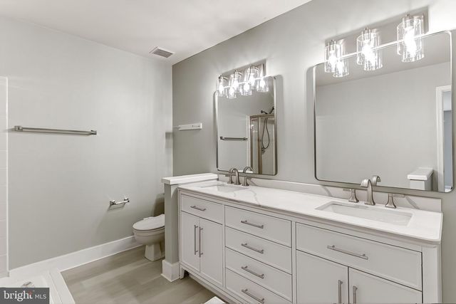 4021 LAKE GLEN RD, Fairfax, VA 22033