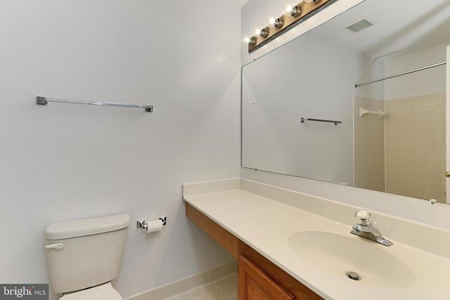 4021 LAKE GLEN RD, Fairfax, VA 22033