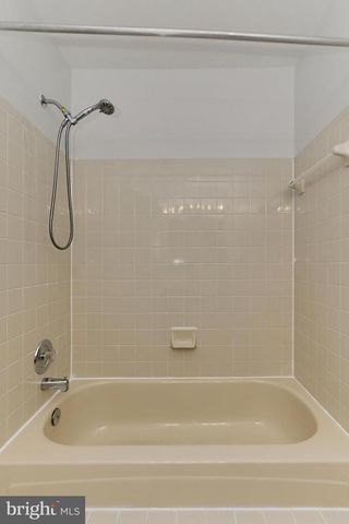 4021 LAKE GLEN RD, Fairfax, VA 22033