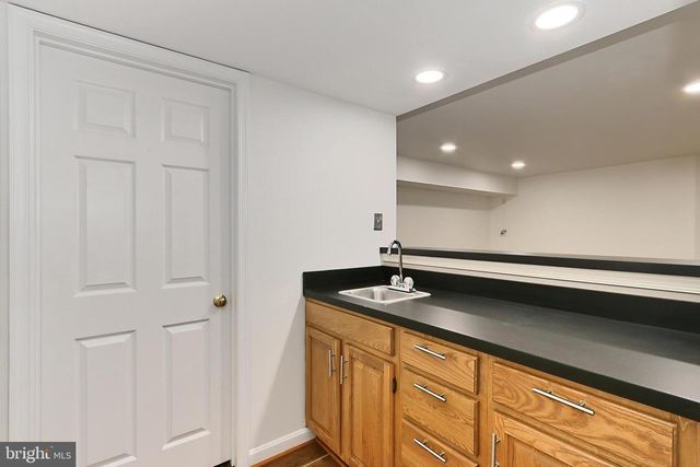 4021 LAKE GLEN RD, Fairfax, VA 22033