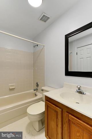 4021 LAKE GLEN RD, Fairfax, VA 22033