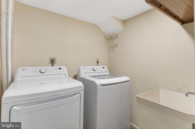 4021 LAKE GLEN RD, Fairfax, VA 22033