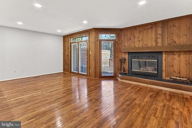 4021 LAKE GLEN RD, Fairfax, VA 22033