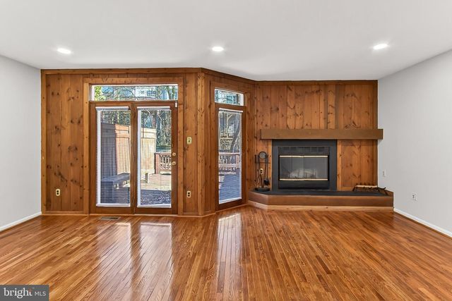 4021 LAKE GLEN RD, Fairfax, VA 22033