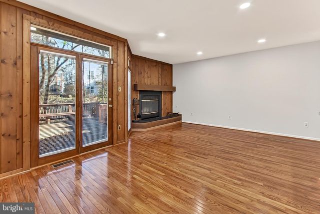 4021 LAKE GLEN RD, Fairfax, VA 22033