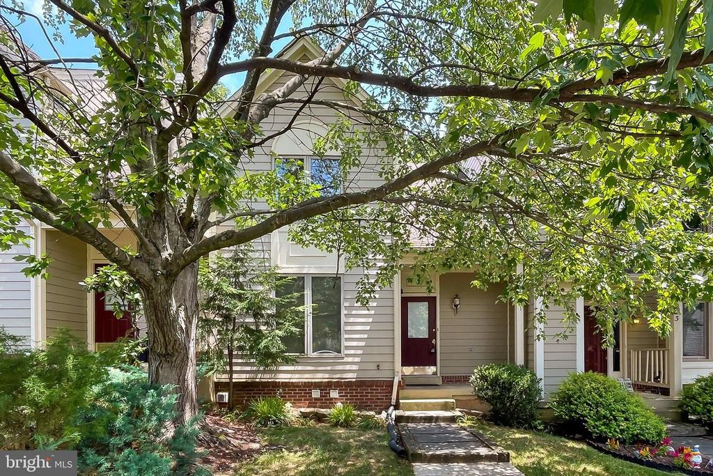 4021 LAKE GLEN RD, Fairfax, VA 22033