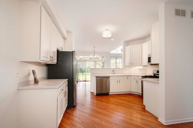 215 Wildflower Lane, La Grange, IL 60525