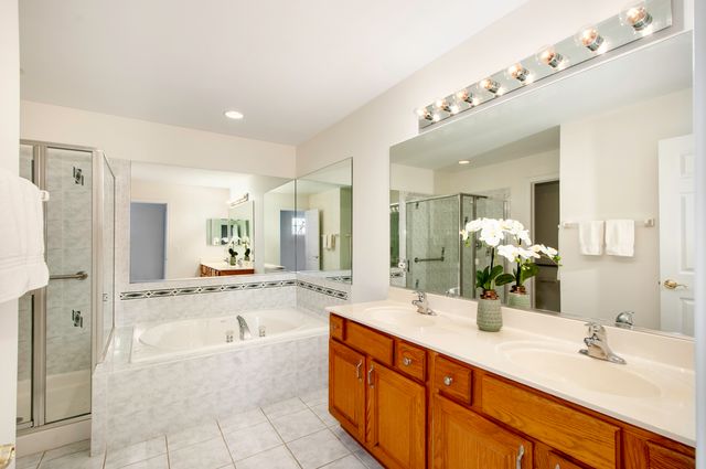 215 Wildflower Lane, La Grange, IL 60525