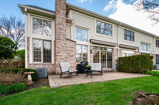 215 Wildflower Lane, La Grange, IL 60525
