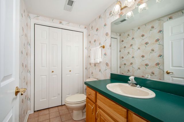215 Wildflower Lane, La Grange, IL 60525
