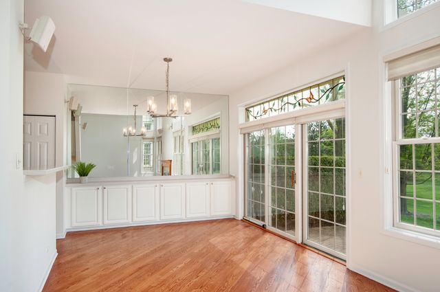 215 Wildflower Lane, La Grange, IL 60525