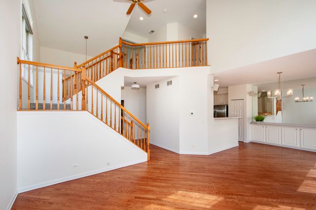 215 Wildflower Lane, La Grange, IL 60525