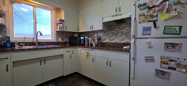 555 10th Avenue SW, Valley City, ND 58072