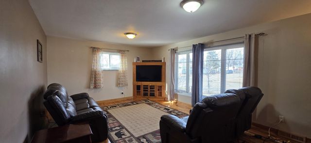 555 10th Avenue SW, Valley City, ND 58072