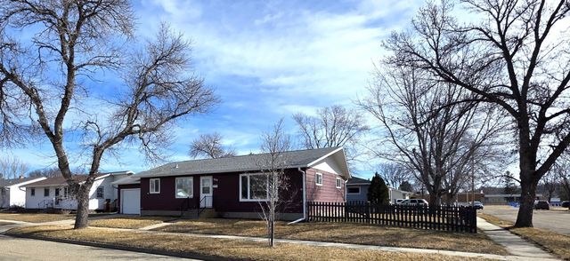 555 10th Avenue SW, Valley City, ND 58072