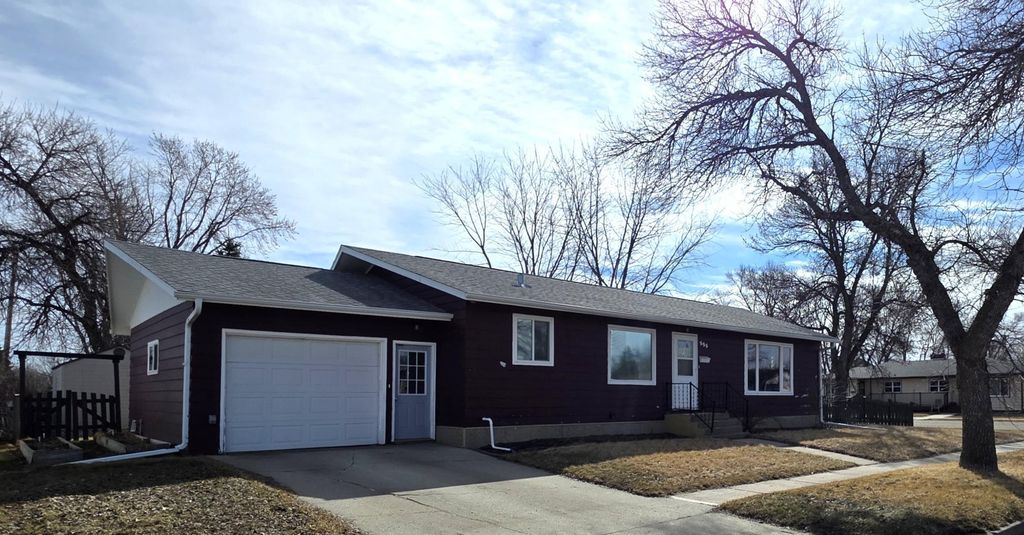 555 10th Avenue SW, Valley City, ND 58072