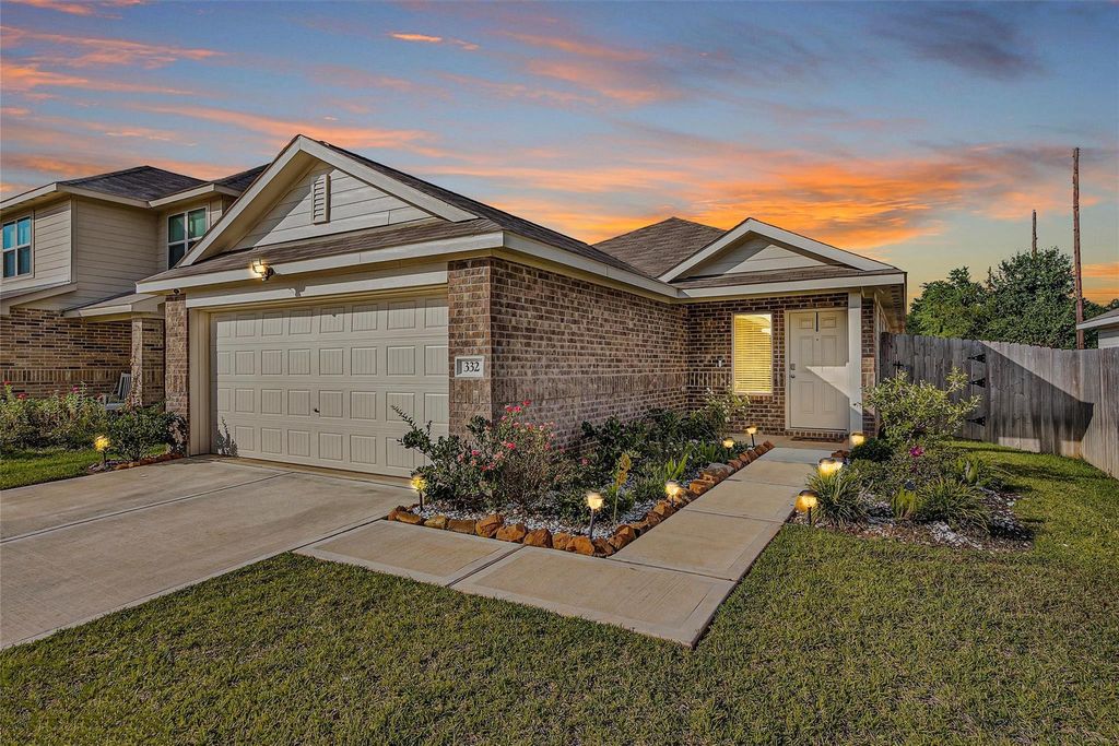 332 Riverwood Village Lane, Sealy, TX 77474