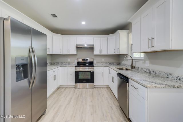 17202 Gardenia Street, Kiln, MS 39556