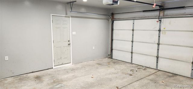 30841 Ohmer Dr, Warren, MI 48092