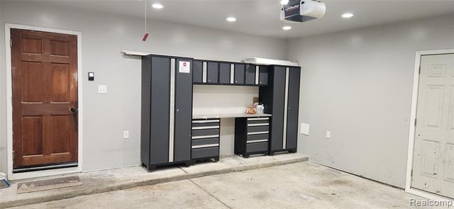 30841 Ohmer Dr, Warren, MI 48092