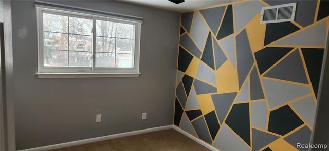 30841 Ohmer Dr, Warren, MI 48092