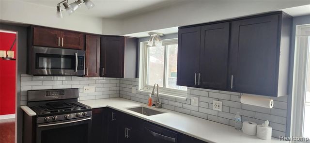 30841 Ohmer Dr, Warren, MI 48092