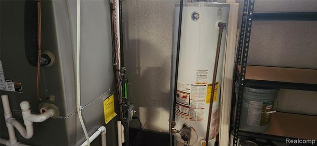 30841 Ohmer Dr, Warren, MI 48092