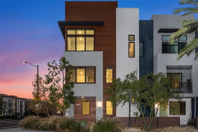 430 Transport, Tustin, CA 92782