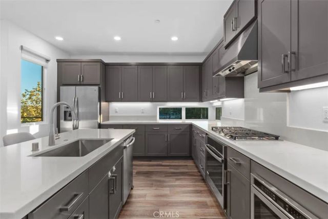 430 Transport, Tustin, CA 92782