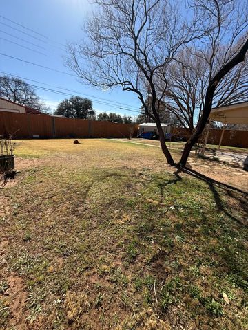 1718 E Broadway Street, Brownfield, TX 79316