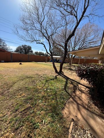 1718 E Broadway Street, Brownfield, TX 79316