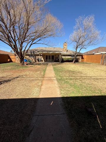 1718 E Broadway Street, Brownfield, TX 79316