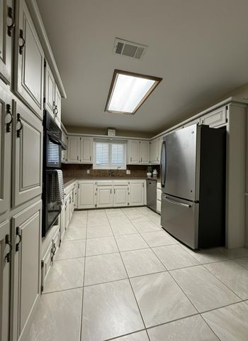 1718 E Broadway Street, Brownfield, TX 79316