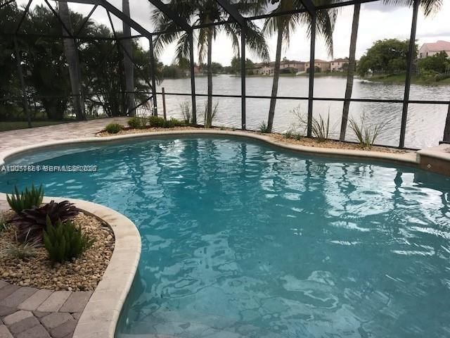 19331 NW 8th St, Pembroke Pines, FL 33029