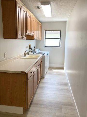 19331 NW 8th St, Pembroke Pines, FL 33029