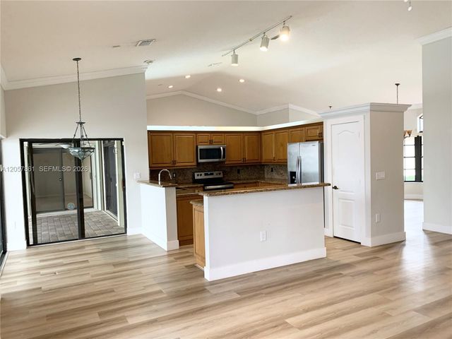 19331 NW 8th St, Pembroke Pines, FL 33029